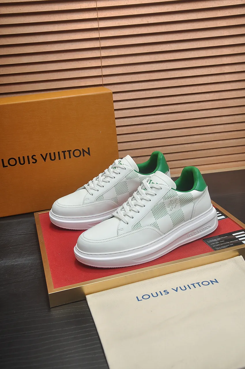 Men's men's shoes 💰640💶Original development, quality shipping, welcome to compare - LV sneaker series sports shoes introduce the loose silhouette of the ready-to-wear series into the spring and summer men's wear shows and make an eye-catching appearance. The cow leather upper is combined with rough fabric laces, and colorful beading highlights the brand's classic elements. LV letters mark the tongue and Monogram floral outsole. Mixed materials Made of top-grain cowhide, thick shoelace design, large Monogram print on the side, mesh lining and cotton feet, the comfort is as extreme as ever, premium heritage, quality first, worth owning! Size: Men’s 38-45 (45 is custom-made and cannot be returned or exchanged)